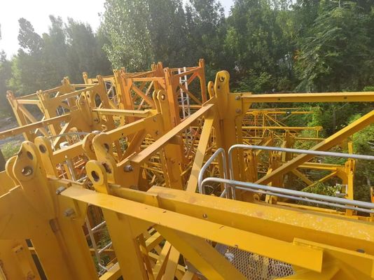 QTZ200 7015 사용 된 타워 호프트 10 톤 최대 부하 65m Jib 및 L68 Mast